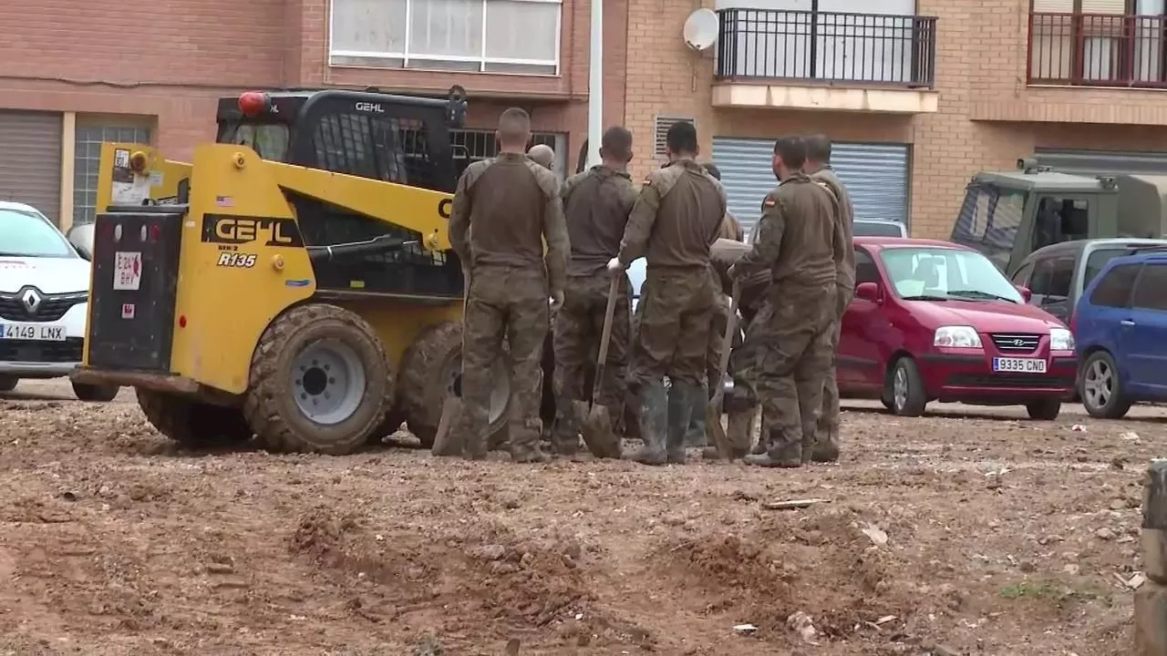 Militares continúan la labor de recuperación tras la DANA