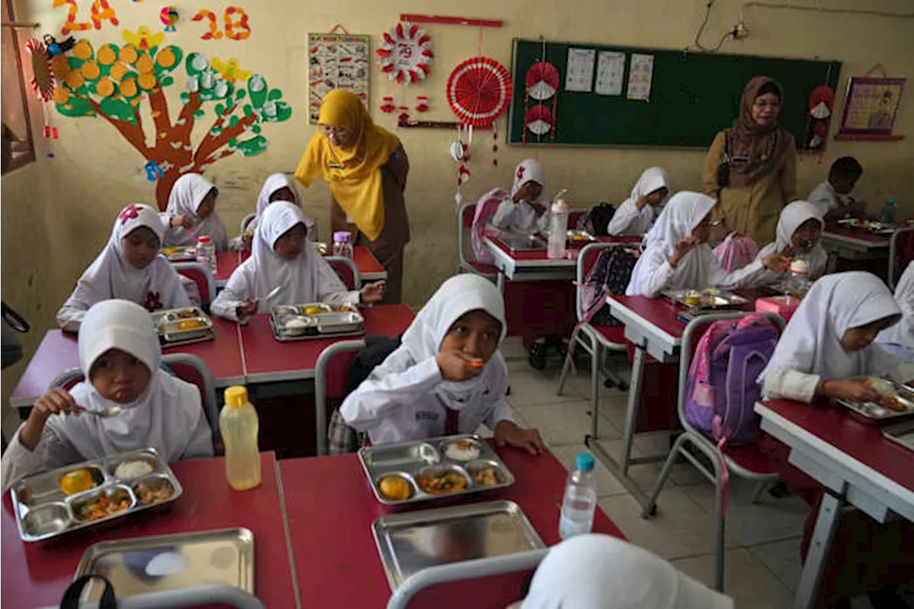 Indonesia launches free meals program to feed children and pregnant women to fight stunting