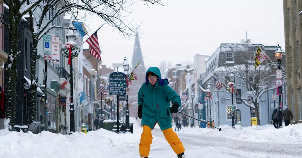 Estados Unidos amanece cubierto de nieve; fuertes nevadas provocan cierres y accidentes