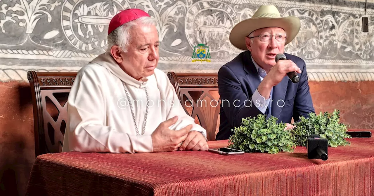 Ken Salazar se reúne con el monseñor Ramón Castro, presidente del Episcopado Mexicano