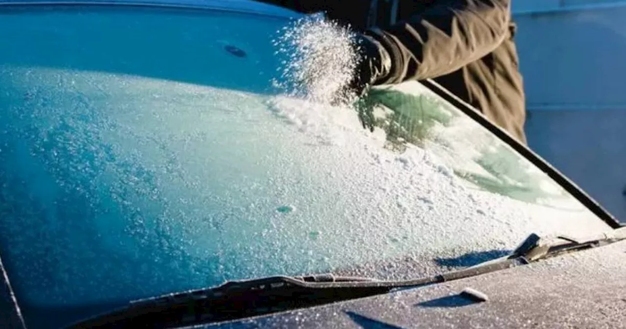 Simple Button Trick Defrosts Windscreen From Inside Car