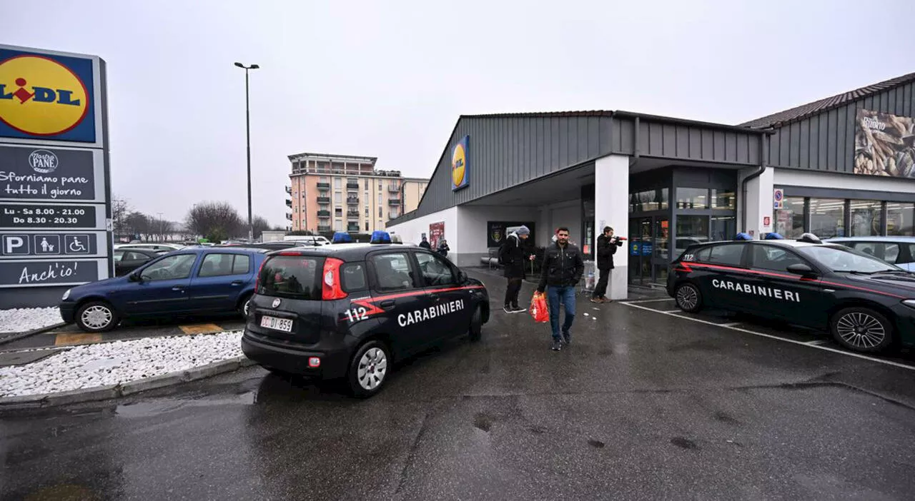 Donna accoltellata dal marito nel parcheggio di un supermercato