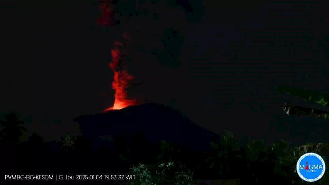 Dua Gunung Api di Indonesia Meletus