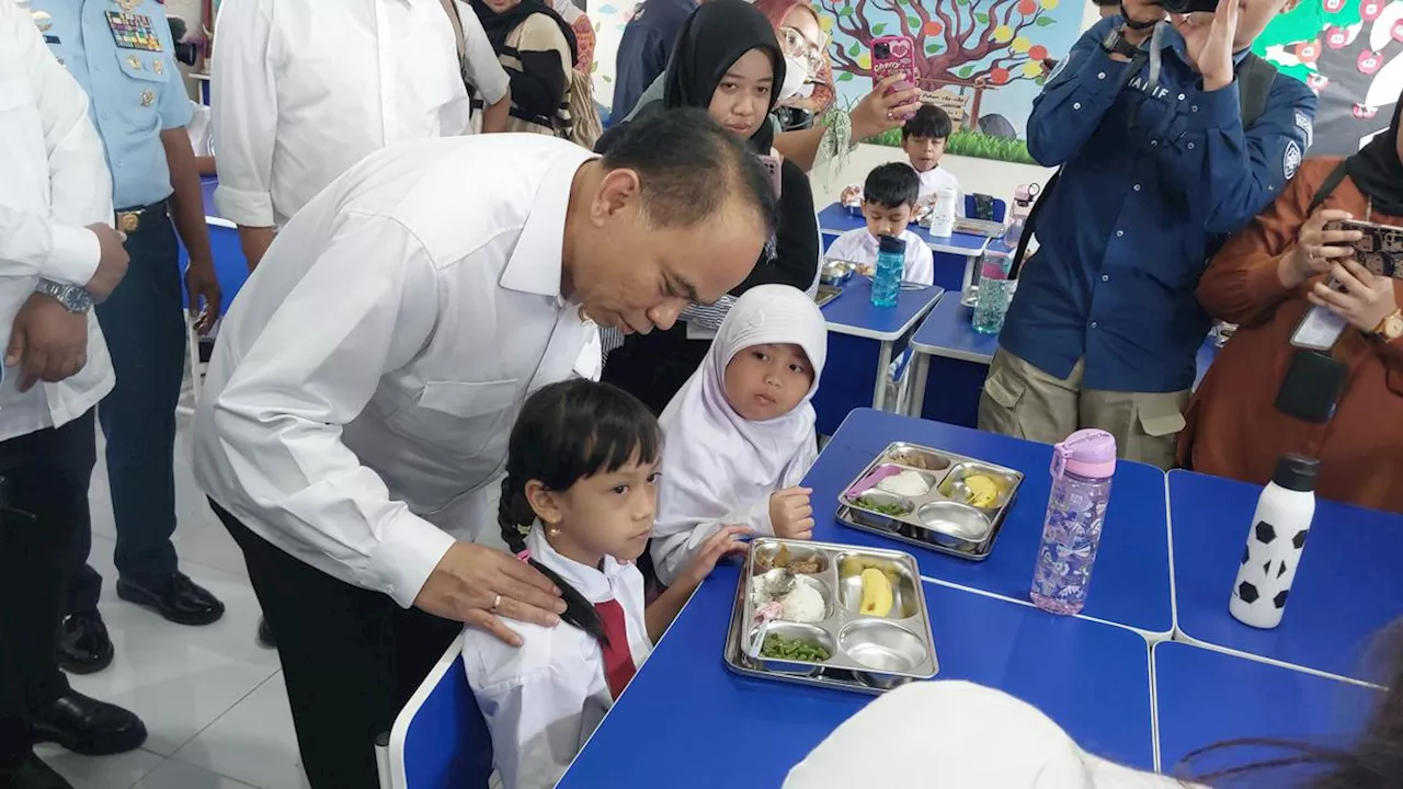 Menteri Koperasi Hadiri Peluncuran Program Makan Bergizi Gratis