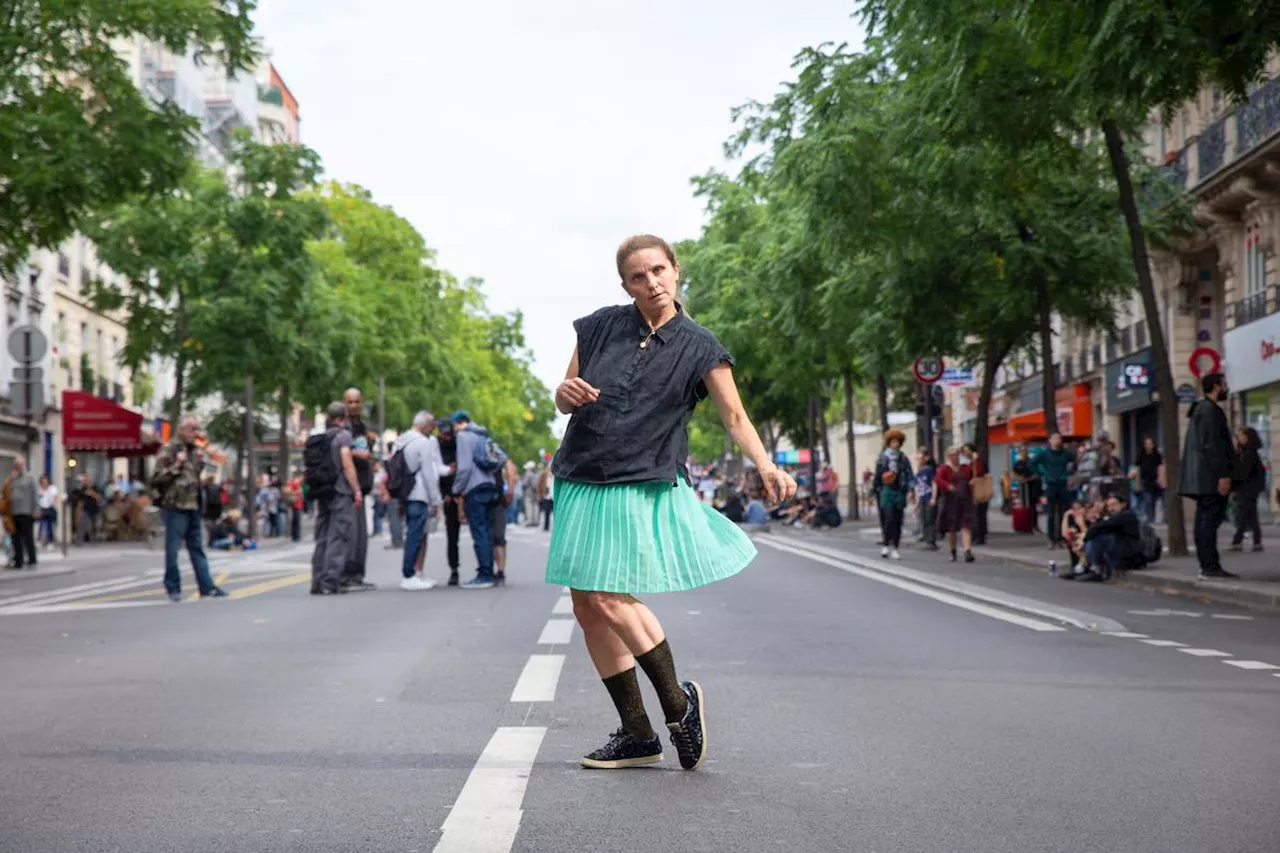 “Charlie Hebdo” : elle danse une minute par jour depuis dix ans pour rendre hommage aux victimes