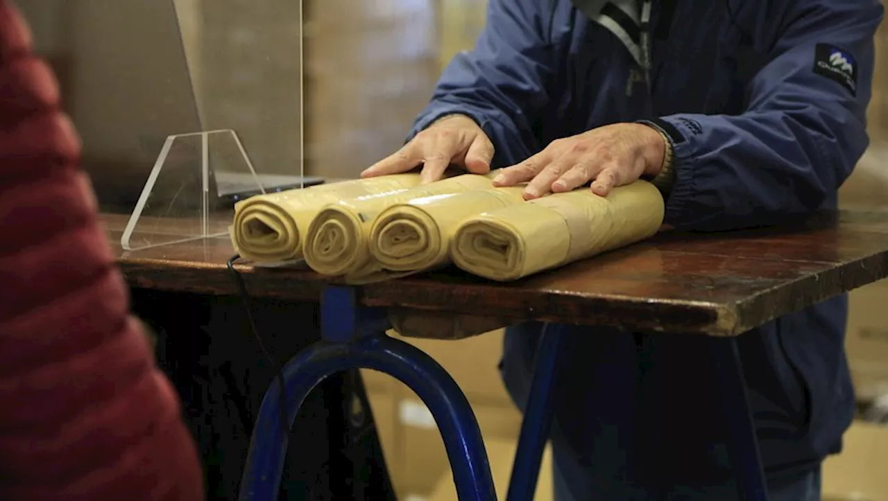 Millau Grands Causses : la distribution des sacs ou cabas jaunes et sacs orange est lancée