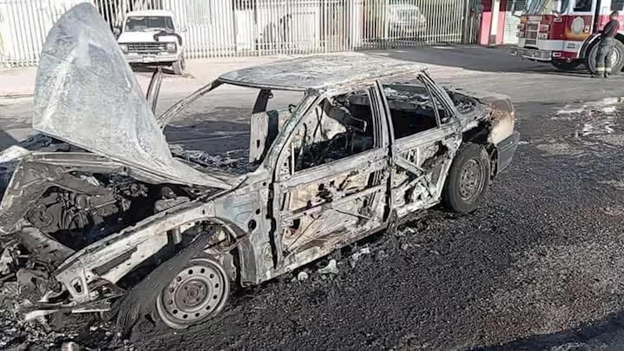 Hombre se prende fuego en su auto en Chihuahua