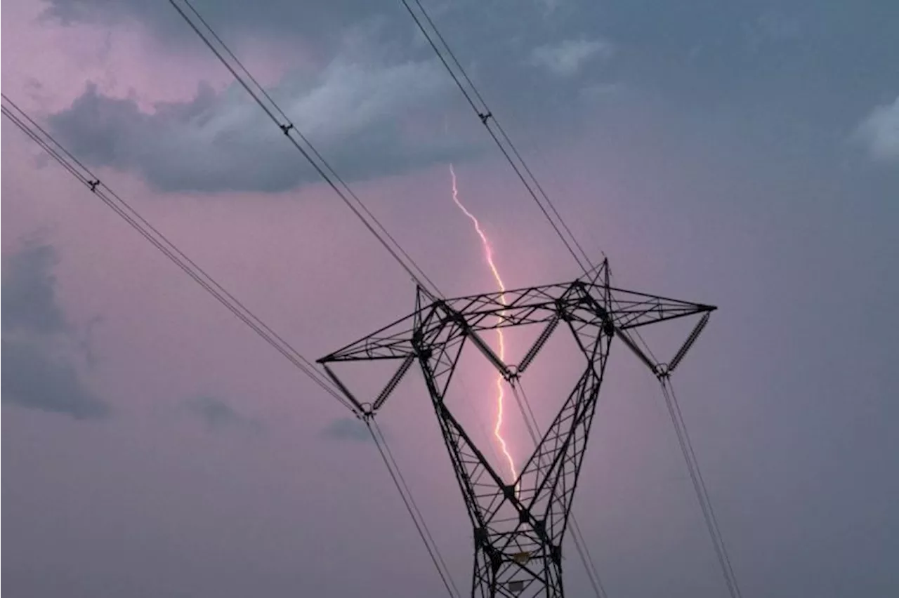 Heavy Rainfall Leaves Johannesburg Residents Without Power