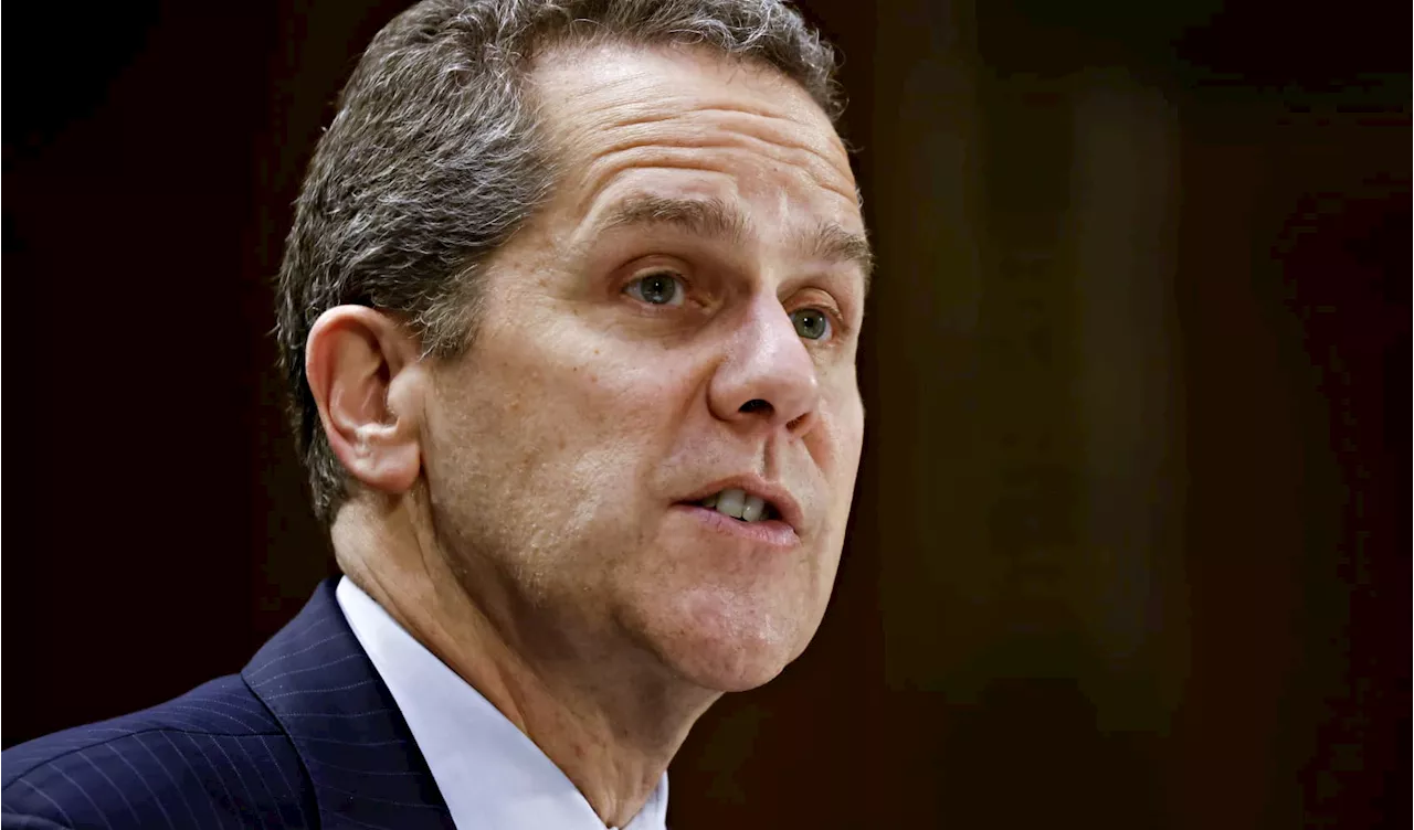 Federal Reserve's Top Banking Regulator to Step Down