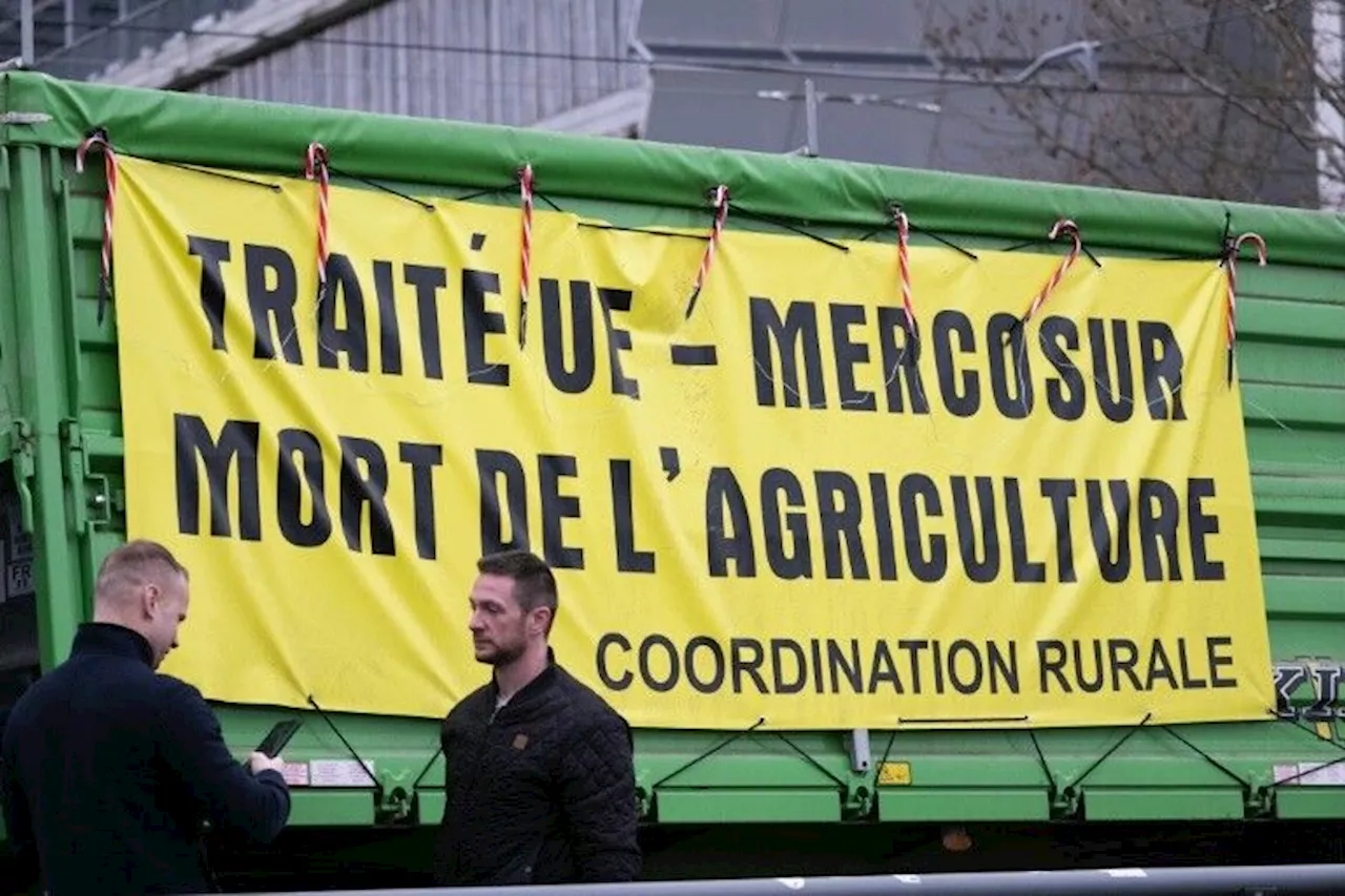 Agriculteurs de la CR Tentent de Rejoindre Paris, Bloqués par les Forces de l'Ordre