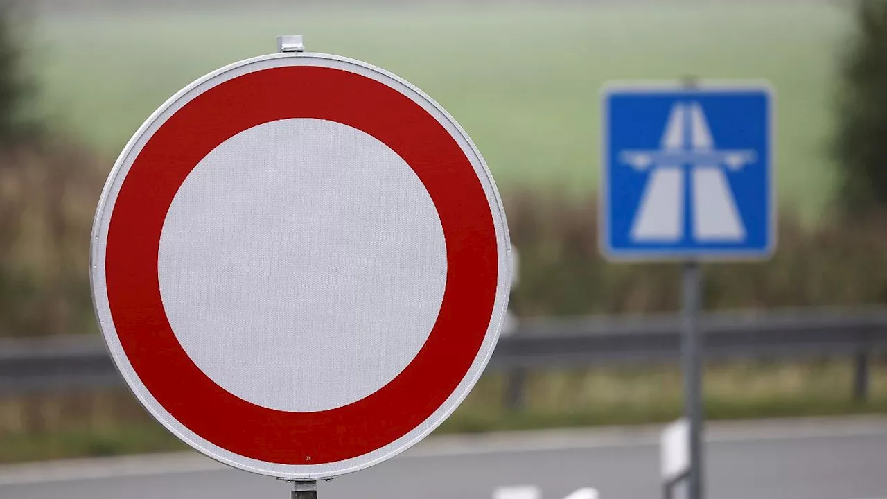 Nordrhein-Westfalen: Sturm fegt über NRW - Autobahn gesperrt, Parks geschlossen