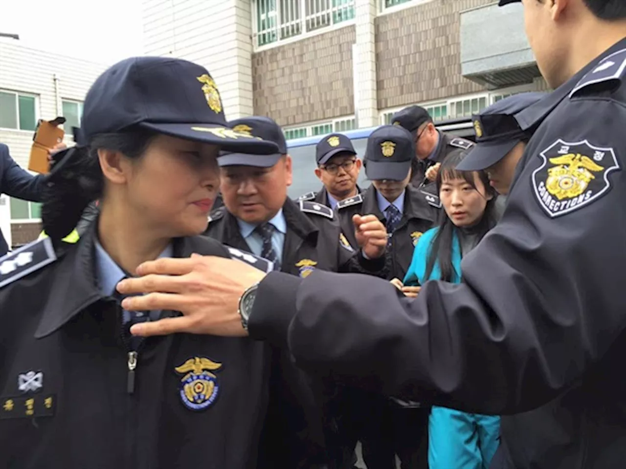 '부친 살해' 무기수 김신혜씨 재심서 무죄 판결... 사건 발생 25년 만