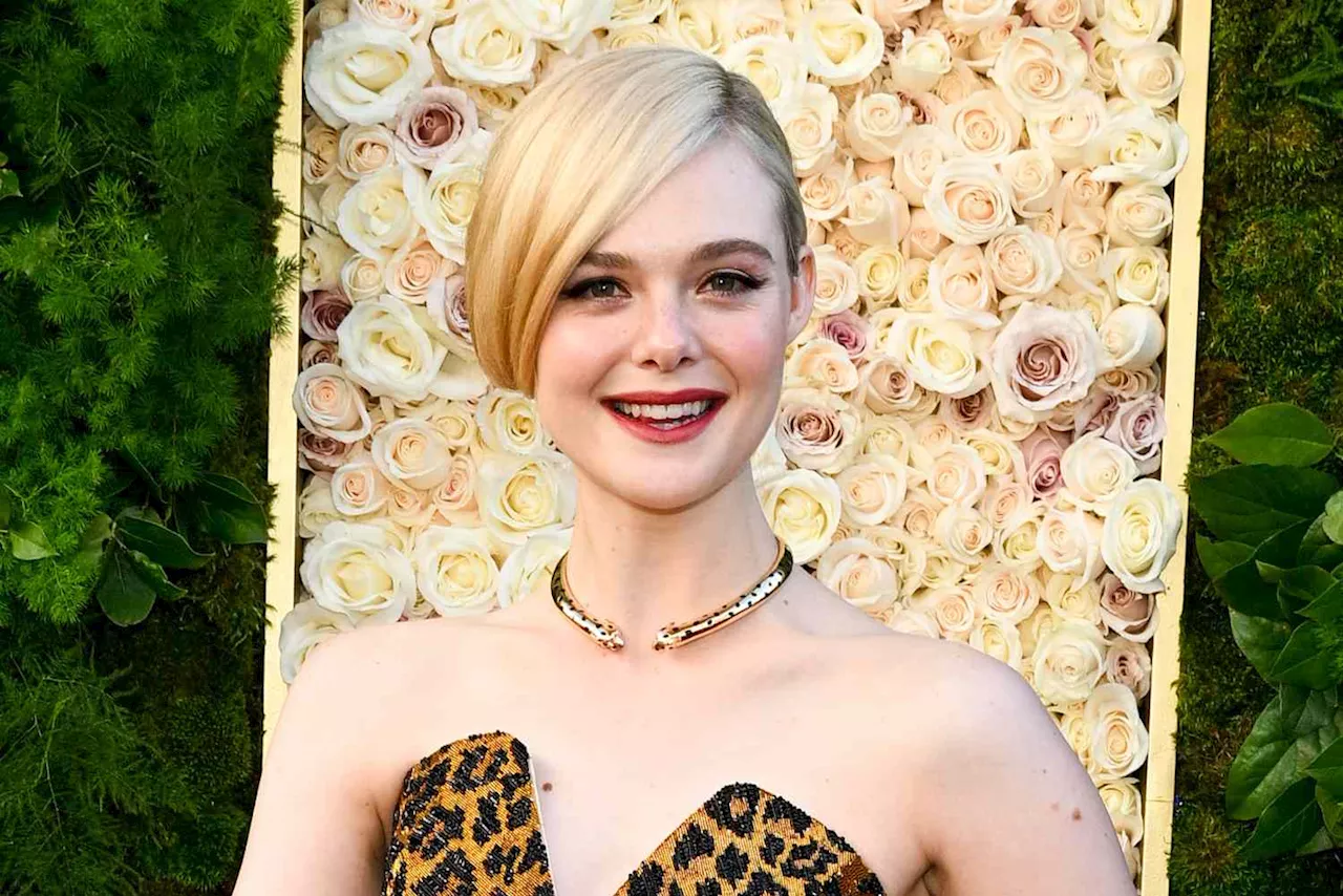 Elle Fanning and Dakota Fanning Walk the Golden Globes Red Carpet Together