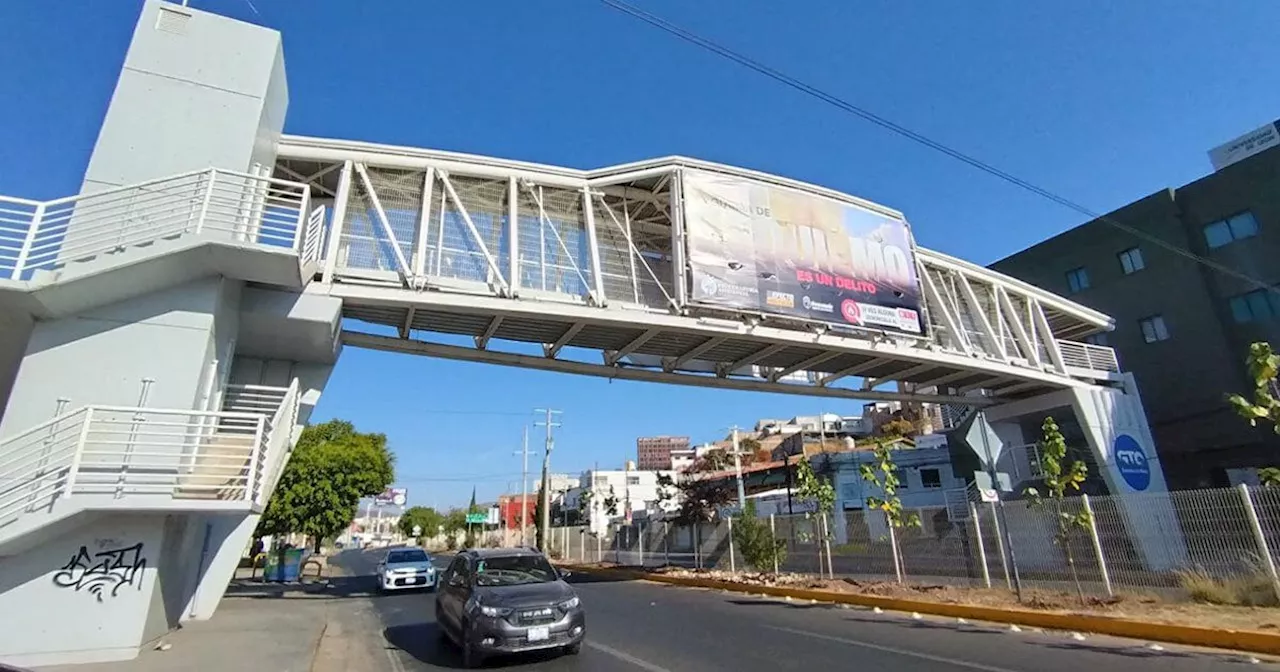 Elevadores de puentes sobre el bulevar Euquerio Guerrero vuelven a funcionar