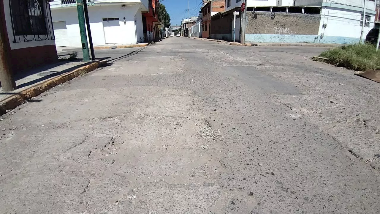 Vecinos de Salamanca esperan reparación de calle afectada por paso de pipas