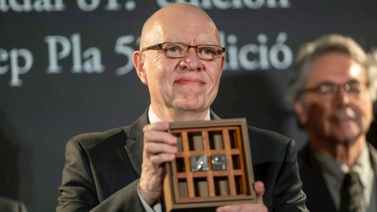 El periodista argentino Jorge Fernández Díaz gana el Premio Nadal 2025 con 'El secreto de Marcial'