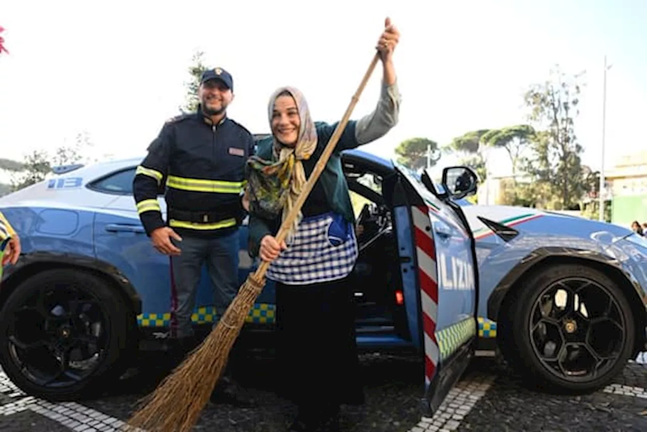 La Befana della Polizia di Stato al Policlinico Gemelli: sorrisi e dolcetti per i bambini ricoverati