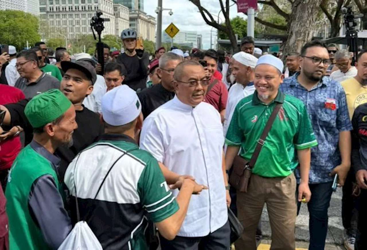 Kedah MB Joins Solidarity Rally for Najib