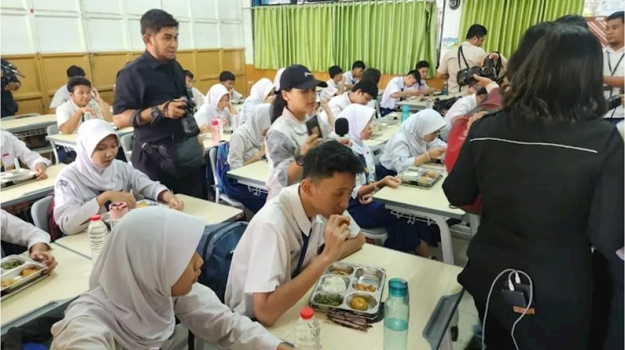 MBG Dilaksanakan di SMPN 61 Jakarta Barat, Siswa Mengeluhkan Rasa Makanan