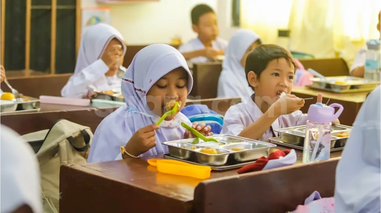 Siswa SD 15 Slipi Nikmati Makanan Bergizi Gratis