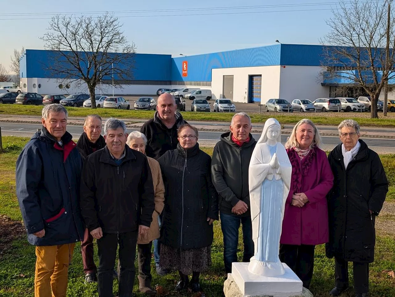 Nouvelle statue remplace celle volée à l'entrée de Fauillet