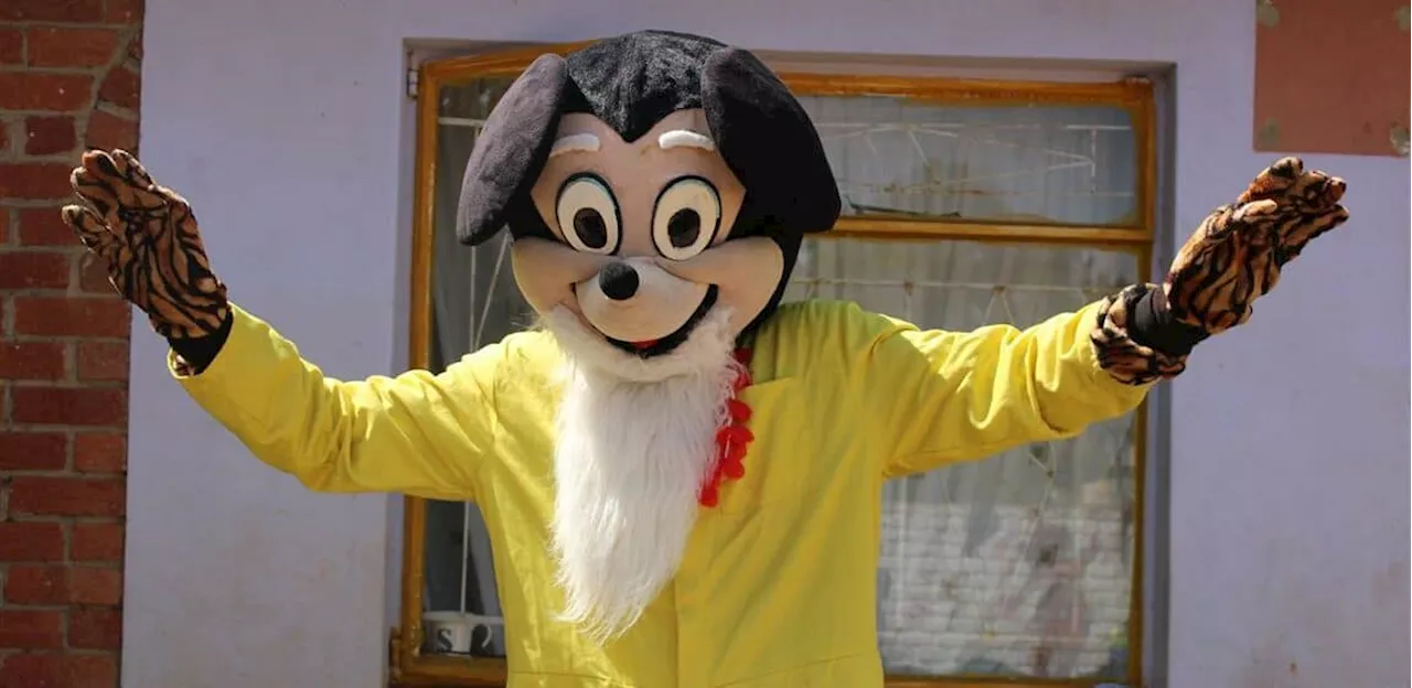 Papa Mouse Entertains and Educates Children in Polokwane