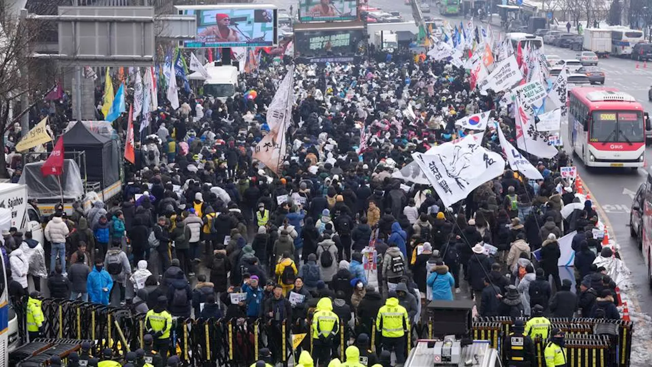 South Korean Investigators Seek Extension to Arrest Impeached President Yoon