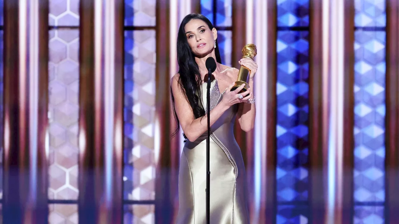 Demi Moore vince il suo primo Golden Globe a 62 anni