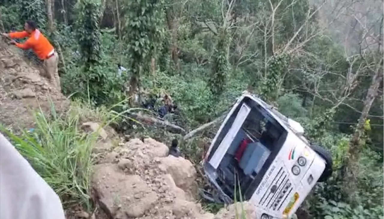 KSRTC Bus Accident: KSRTC ബസ് കൊക്കയിലേക്ക് മറിഞ്ഞുണ്ടായ അപകടത്തിൽ 3 മരണം; നിരവധി പേർക്ക് പരിക്ക്