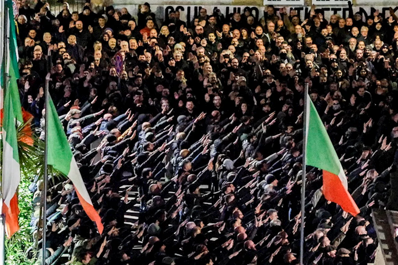 Saluto Romano a commemorazione Acca Larenzia
