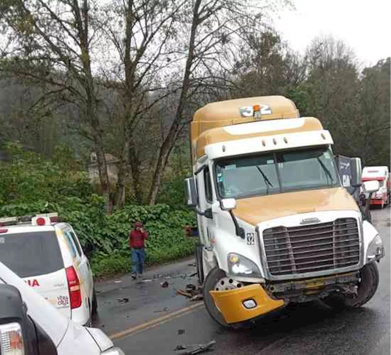 Accidente en la carretera Xalapa-Perote deja dos lesionados leves