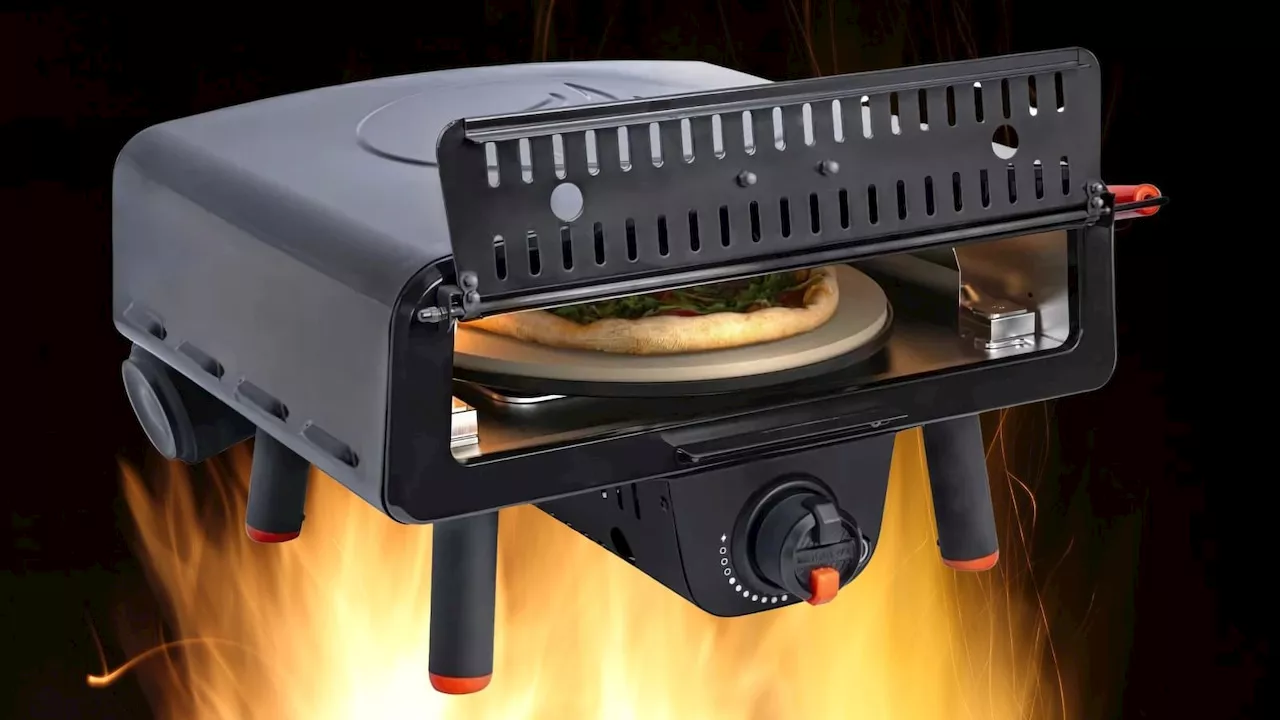 Wayfair is offering a massive discount on the Blackstone pizza oven