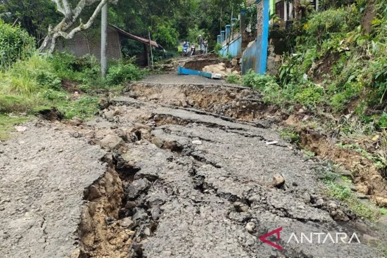 Cianjur Siapkan Rp3 Miliar untuk Perbaikan Jalan Rusak Akibat Pergeseran Tanah