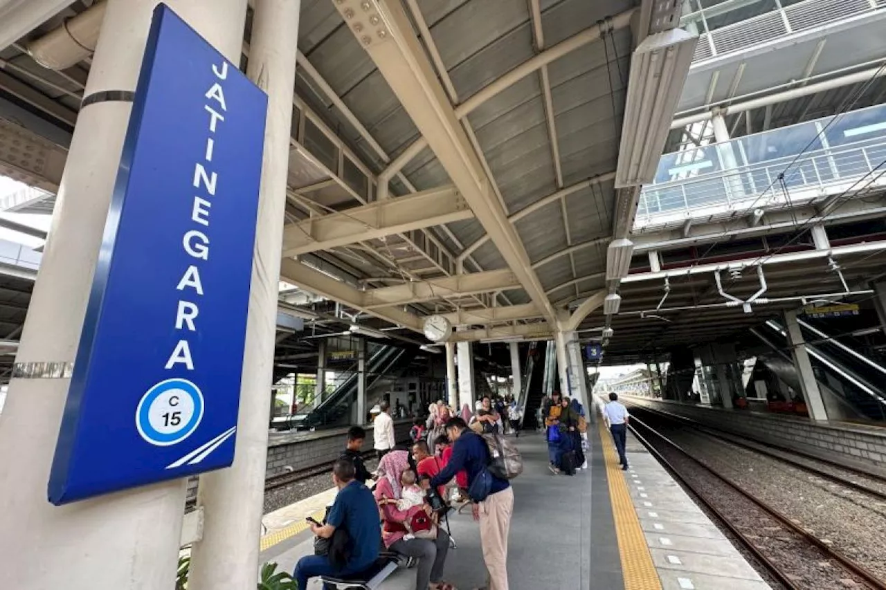 Stasiun Jatinegara Layani 97.152 Penumpang Selama Libur Natal dan Tahun Baru