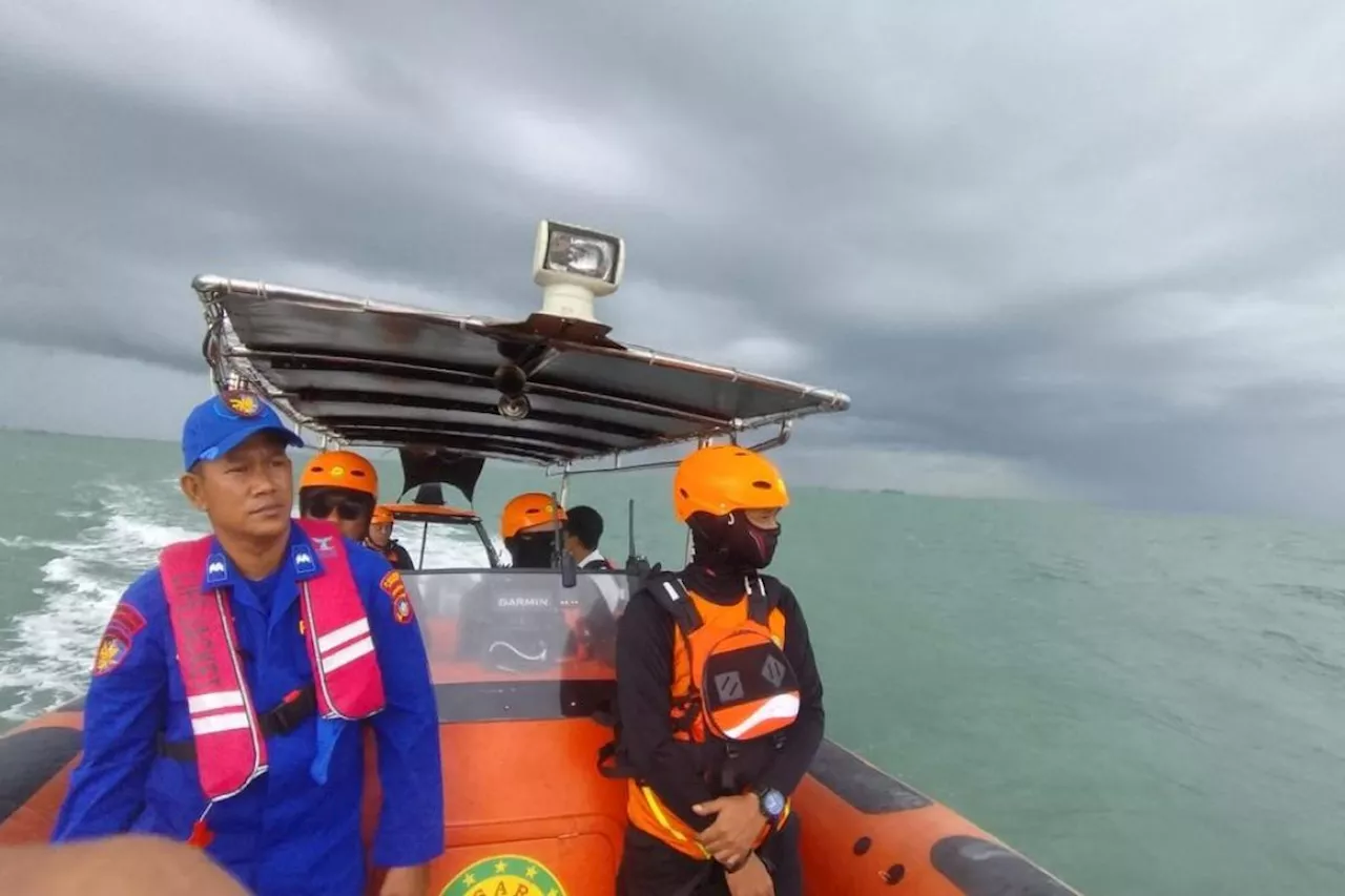 Tim Polairud Polres Karimun Cari Korban Kecelakaan Laut Kapal Tenggelam