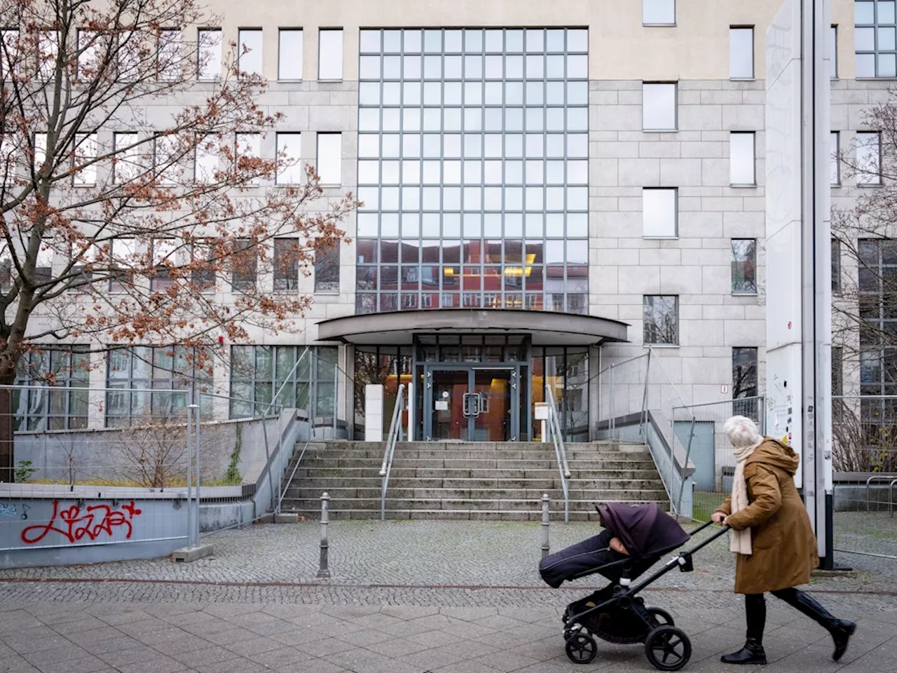 Flüchtlingsunterkunft an der Hasenheide ab 2026: Pläne sorgen für Unruhe in Kreuzberg und Neukölln