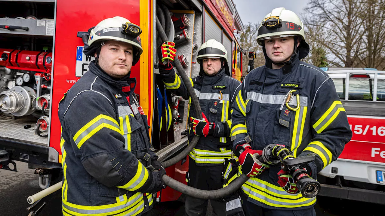 Feuerwehrleute in Witzenhausen bei Unfall fast überfahren