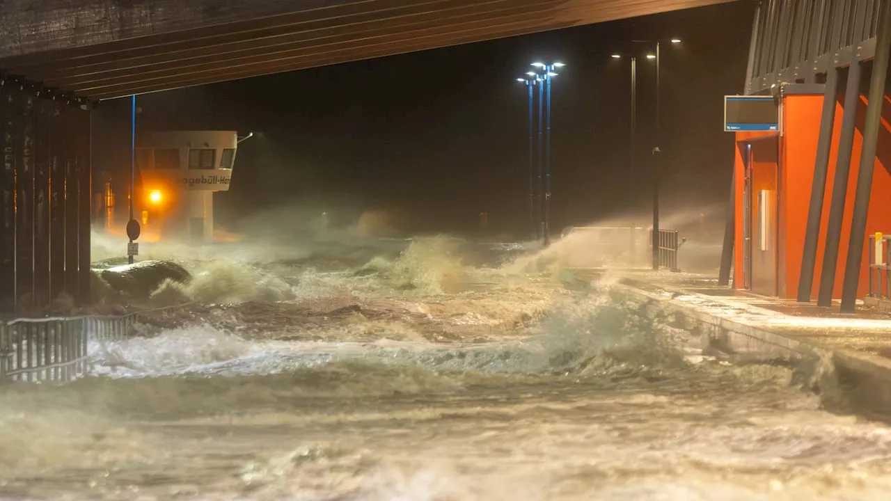 Sturmflut an der Nordsee: Fährverbindungen gestrichen