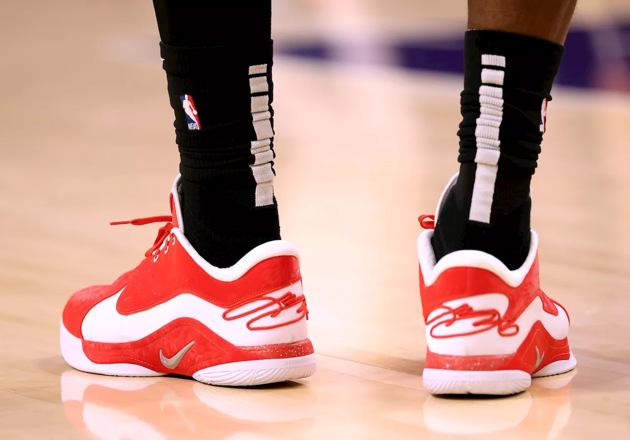 LeBron James Wears Ohio State Shoes During Lakers Game