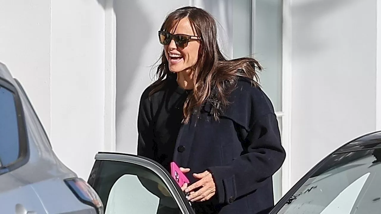 Jennifer Garner Spotted Out After Ben Affleck's Divorce Finalization