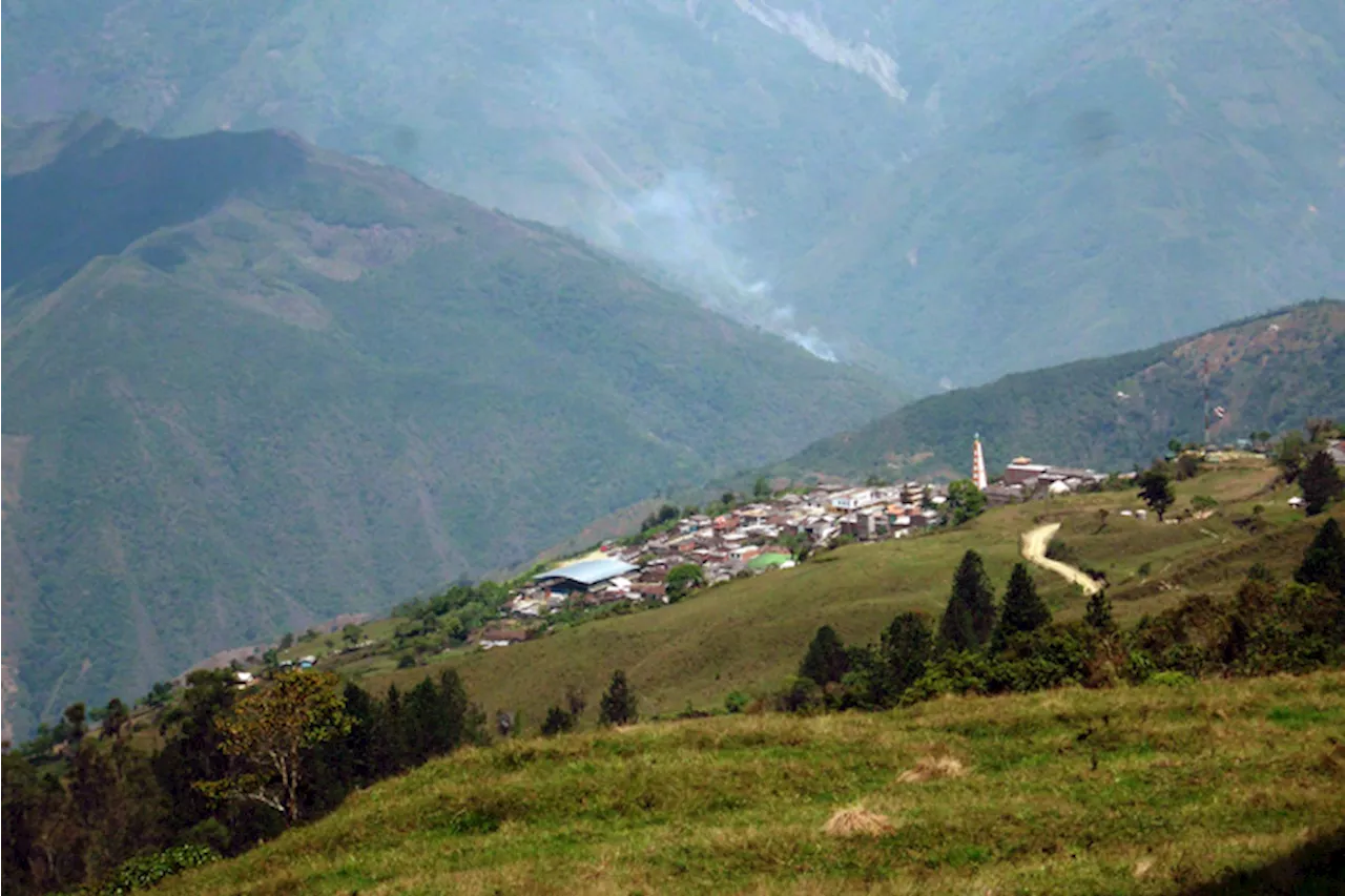 Manifestantes exigen mejoras en la vía Ituango-San José de la Montaña