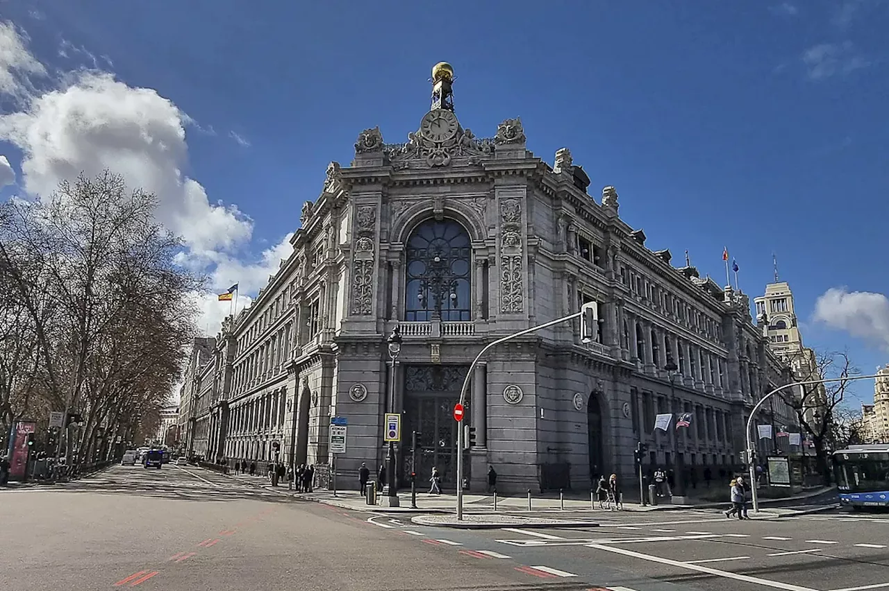 España prevé reducir deuda pública al 101,4% en 2025 y crecimiento superior a 2,4%