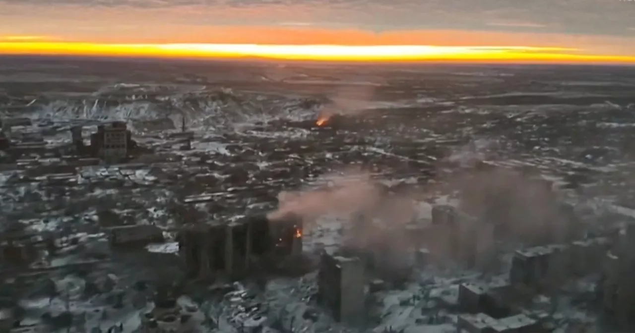 Toretsk, città in macerie nell'Ucraina orientale: video dal drone mostra l'impatto dei combattimenti