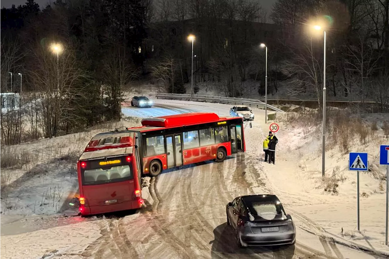 Snøkaos i Oslo: Ruter innstiller flere bussavganger