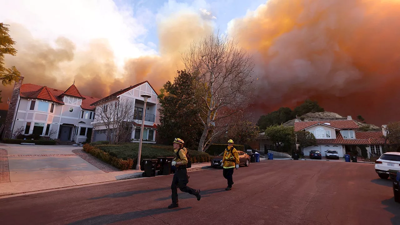 Pacific Palisades Fire Forces Evacuations