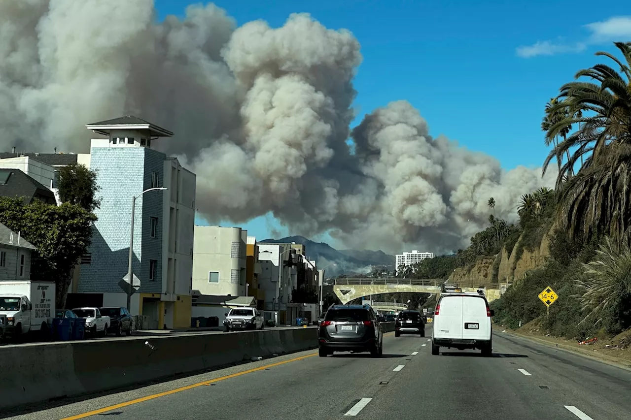 Powerful Santa Ana Winds Fuel Brush Fires in Southern California