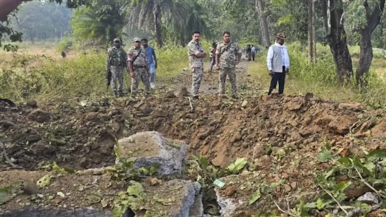 नक्सली हमले में डीआरजी जवानों की बलिदान, स्कार्पियो उड़ाया