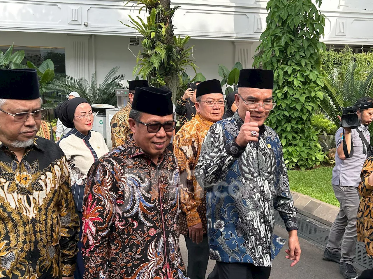 Panja Haji DPR Laporkan Penurunan Biaya Perjalanan Haji 2025 ke Presiden