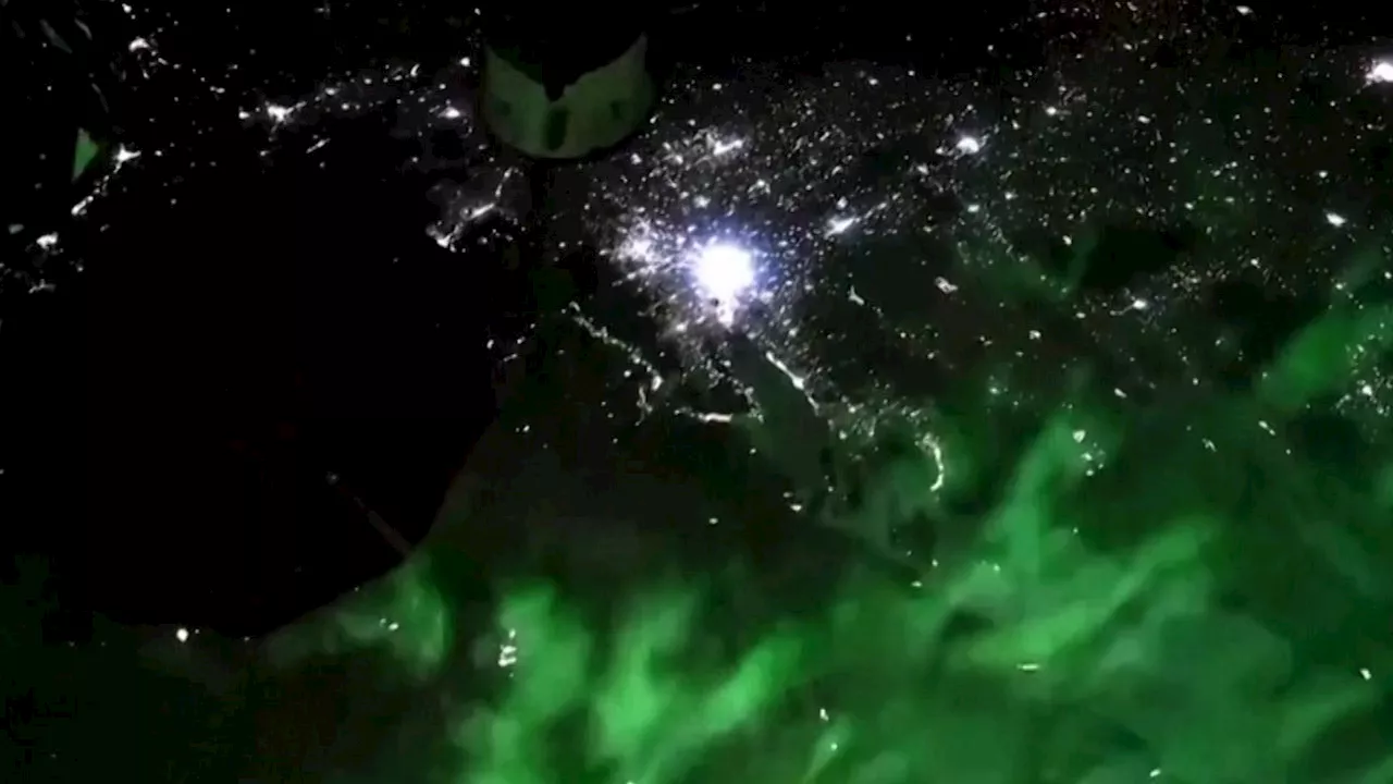 Spazio: le spettacolari immagini dell'aurora boreale riprese dalla Iss