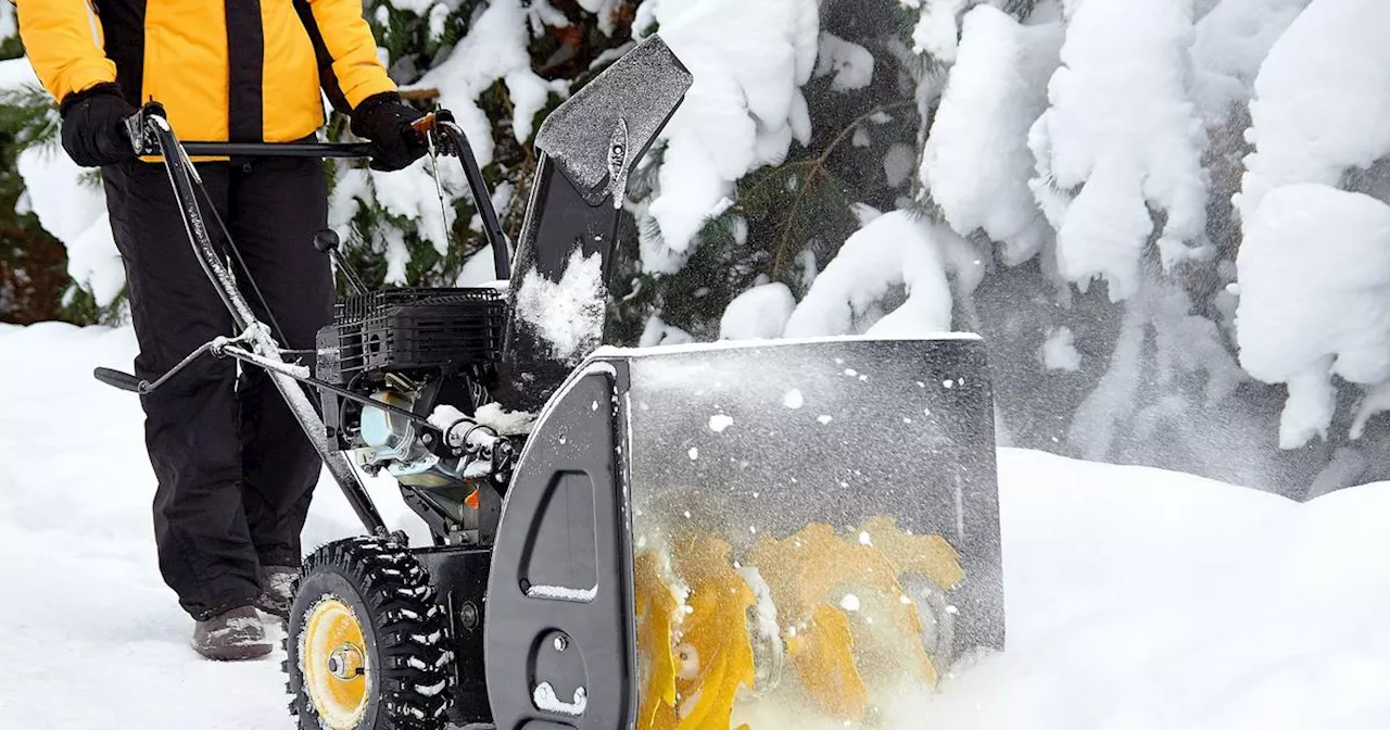 Souffleuse à neige : l’équipement providentiel pour votre jardin cet hiver